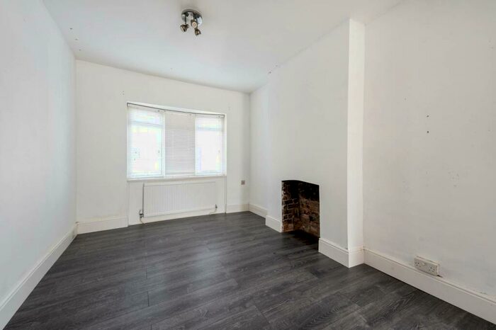 3 Bedroom End Of Terrace House To Rent In Kemble Road, Croydon, CR0