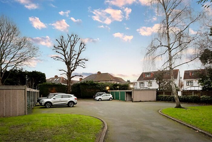 1 Bedroom Flat To Rent In Woodford Road, London, E18