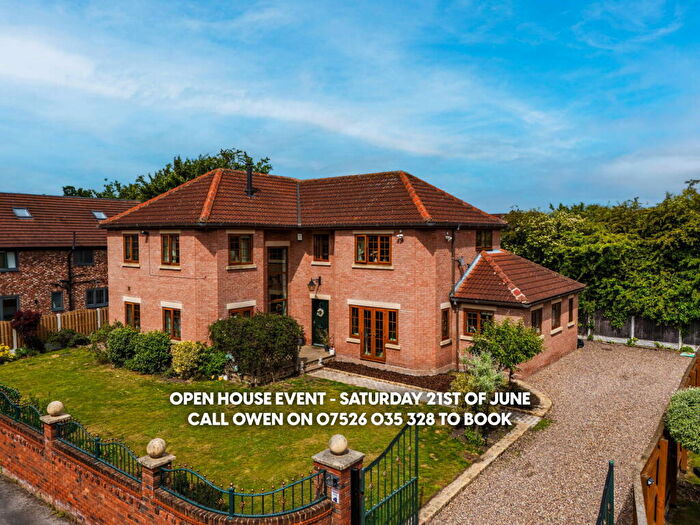 6 Bedroom Detached House For Sale In The Brambles, Royston, Barnsley, S71