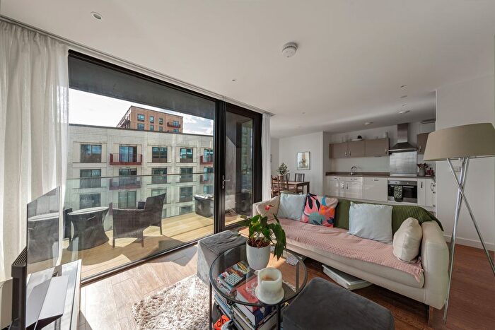 2 Bedroom Flat For Sale In Barge Walk, London, SE10