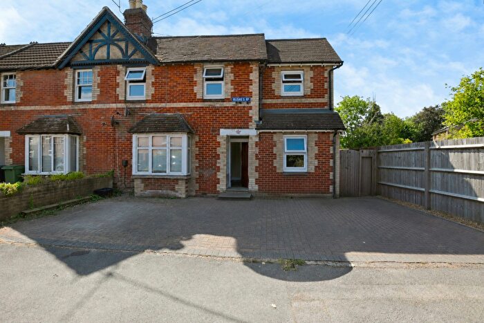 2 Bedroom Flat For Sale In Rushes Road, Petersfield, GU32