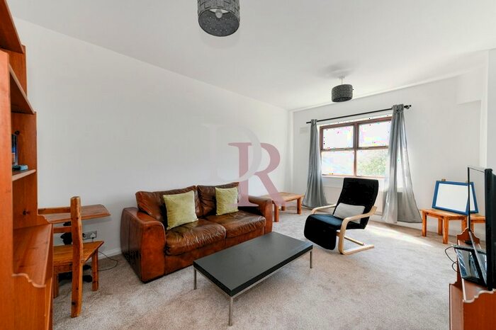 1 Bedroom Flat To Rent In Mermaid Court, Railway Approach, Wightman Road, Harringay, N4