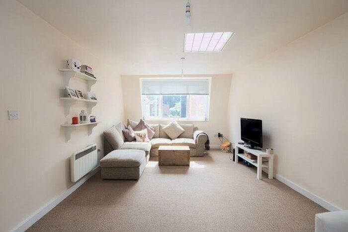 1 Bedroom Flat To Rent In High Street, Chesham, HP5