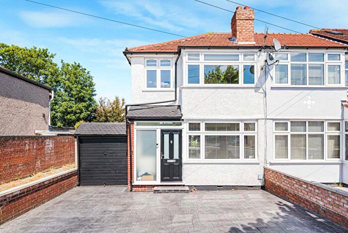 3 Bedroom End Of Terrace House For Sale In Sycamore Avenue, Sidcup, DA15