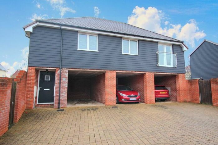 2 Bedroom Flat To Rent In Hadleigh Close, Andover, SP11