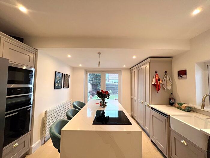 2 Bedroom Semi-Detached House To Rent In The Mead, Salford, M5