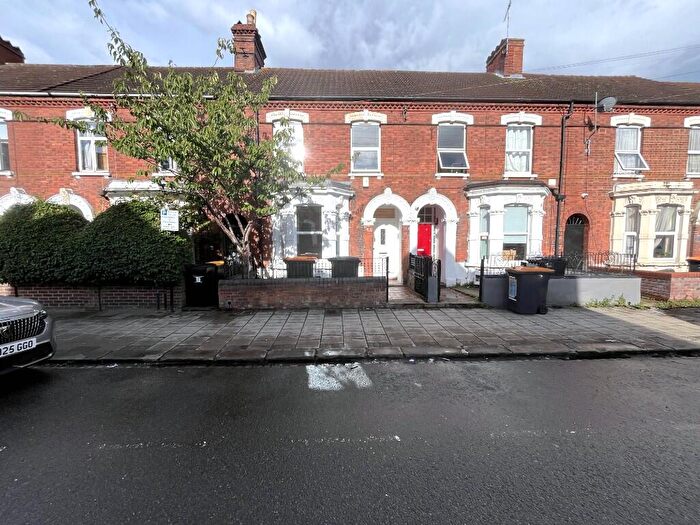 4 Bedroom Terraced House To Rent In Grafton Road, Bedford, Bedfordshire, MK40