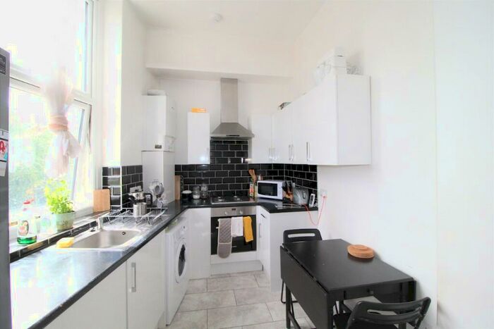 3 Bedroom Flat To Rent In Bramcote Grove, London, SE16