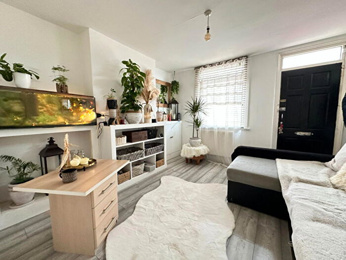 2 Bedroom Terraced House For Sale In Sandridge Road, St. Albans, AL1