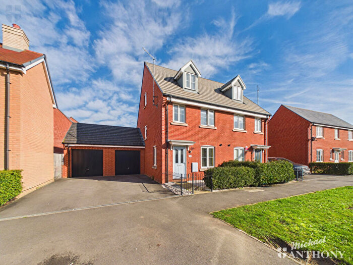 3 Bedroom Semi Detached House For Sale In Paradise Orchard, Berryfields, HP18