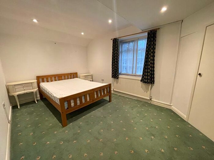 2 Bedroom Flat To Rent In High Street, Uxbridge, UB8