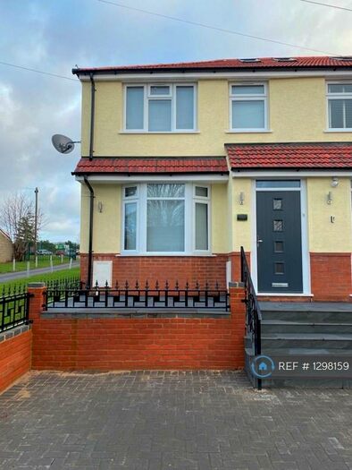 3 Bedroom Terraced House To Rent In Northern Road, Slough, SL2