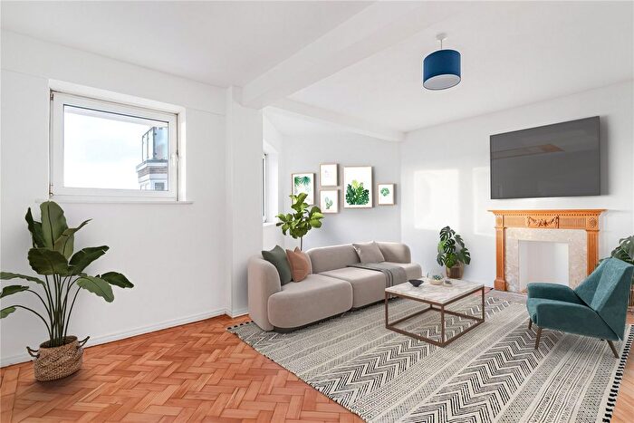 3 Bedroom Flat For Sale In Upper Richmond Road, London, SW15