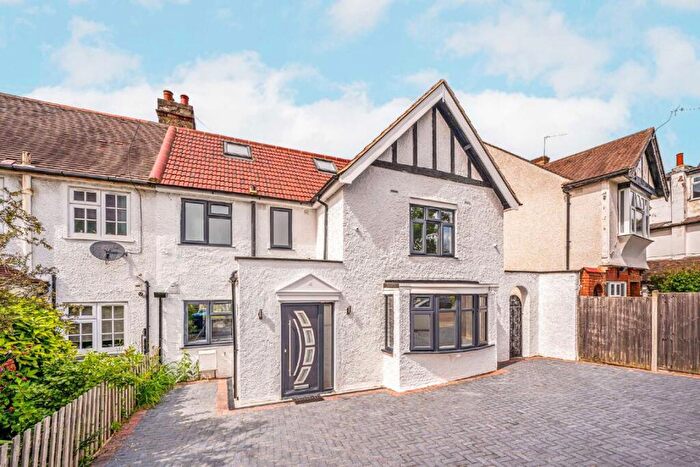 5 Bedroom House To Rent In Beechcroft Gardens, Wembley, HA9