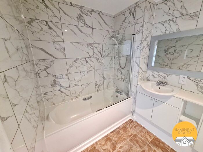 2 Bedroom Flat To Rent In Dunsford Road, Smethwick, B66