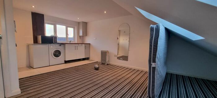 1 Bedroom Flat To Rent In Ewell Road, Surbiton, KT6