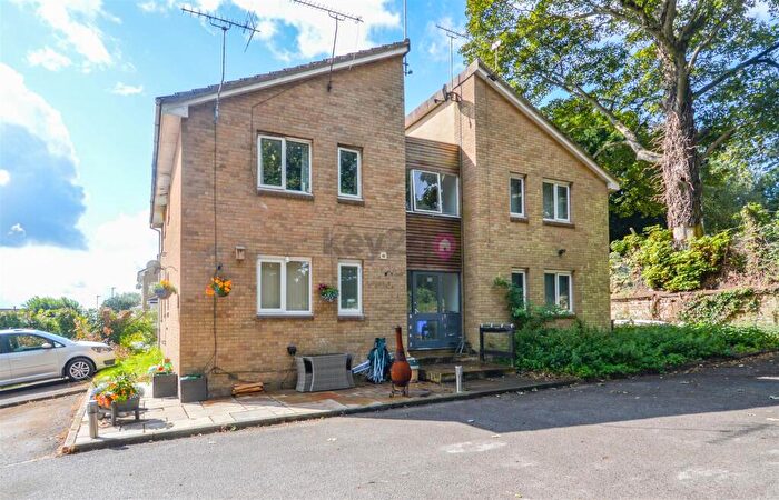 Studio To Rent In Hayes Drive, Halfway, S20