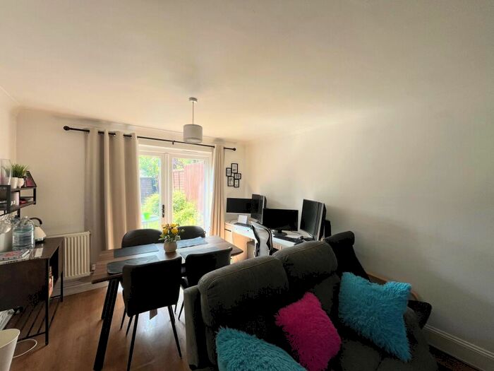 3 Bedroom House To Rent In Newgate Close, St Albans, AL4