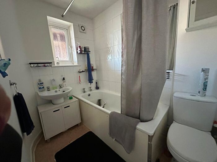 1 Bedroom Flat For Sale In Melbourne Road, Tilbury, Essex, RM18