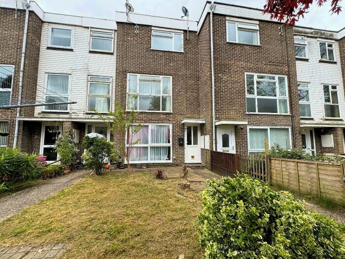 2 Bedroom Maisonette To Rent In Hyde Heath Court, Crawley, West Sussex, RH10