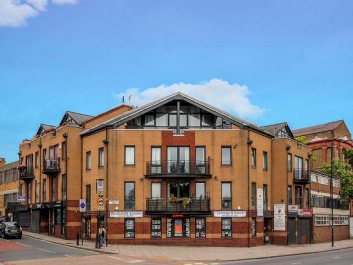 2 Bedroom Flat To Rent In Lion Court, The Highway, London, E1W