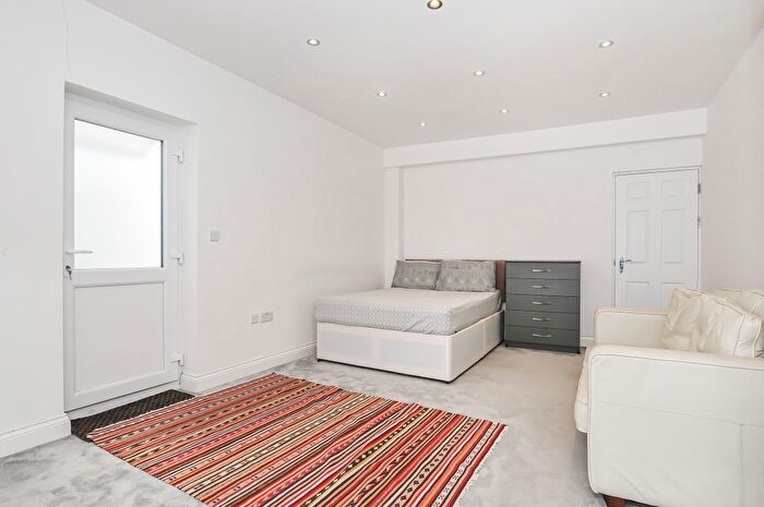 Studio To Rent In Uxbridge Road, Hillingdon, Uxbridge, UB10