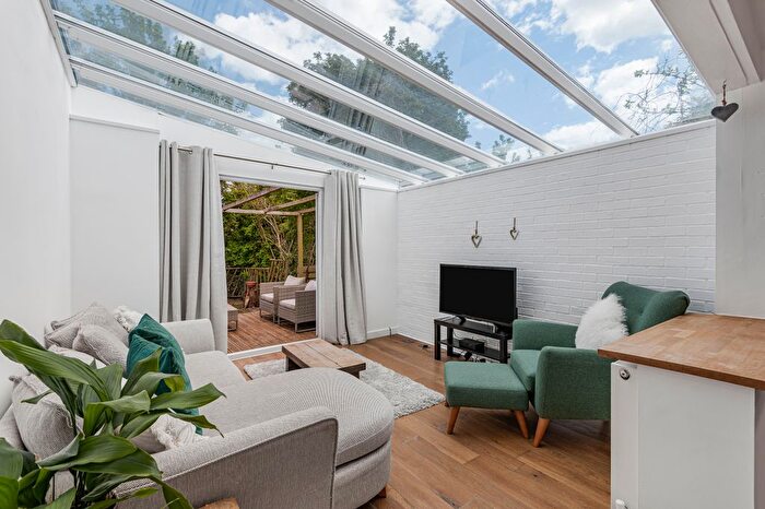 1 Bedroom Semi Detached House For Sale In Hollywood Road, Brislington, Bristol, BS4