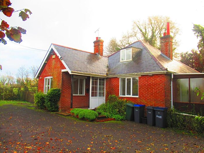 4 Bedroom Detached Bungalow To Rent In Main Road, Winterbourne Earls, Salisbury, Wiltshire, SP4