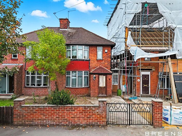 3 Bedroom Semi-detached House For Sale In Grove Gardens, Enfield, EN3