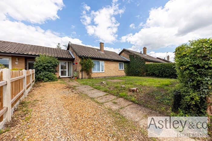 3 Bedroom Terraced Bungalow For Sale In Holmelea Crescent, Lingwood, NR13