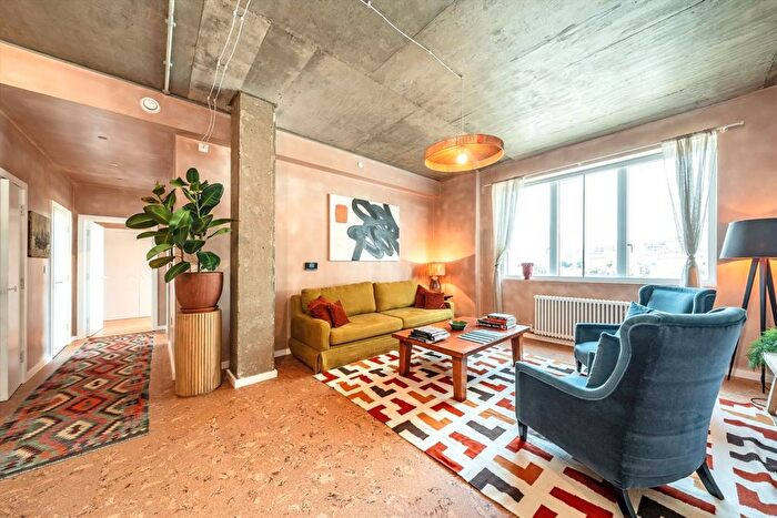 2 Bedroom Flat For Sale In Bard Road, The Curve, W10