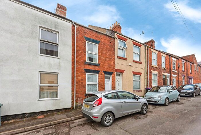 2 Bedroom Terraced House For Sale In George Street, Grantham, NG31