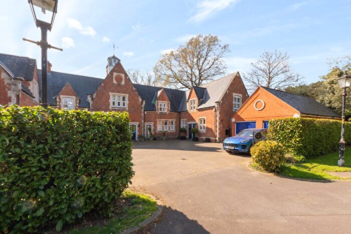 3 Bedroom Semi Detached House For Sale In Acacia Way, Sidcup, DA15