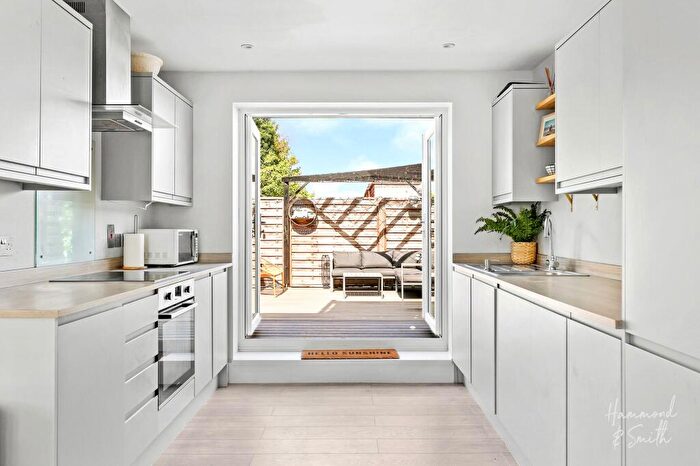 2 Bedroom Apartment For Sale In High Street, Epping, CM16