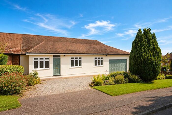3 Bedroom Bungalow For Sale In Manor Road, Wheathampstead, St. Albans, Hertfordshire, AL4