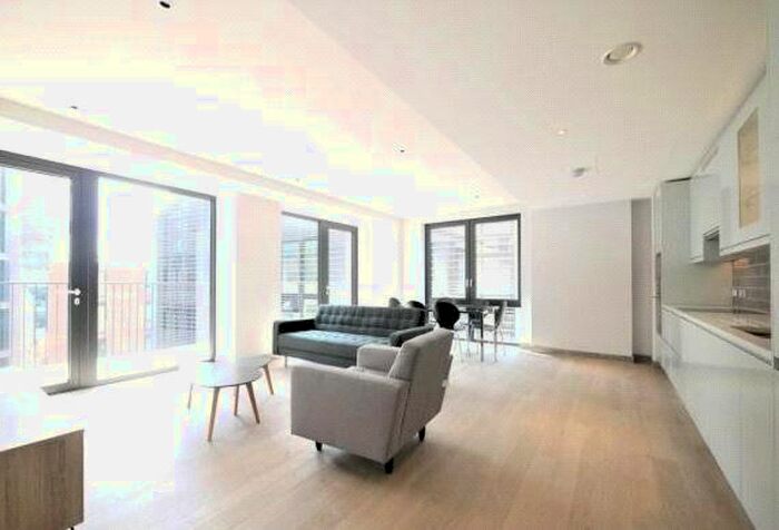 3 Bedroom Flat To Rent In Drapers Yard, London, SW18