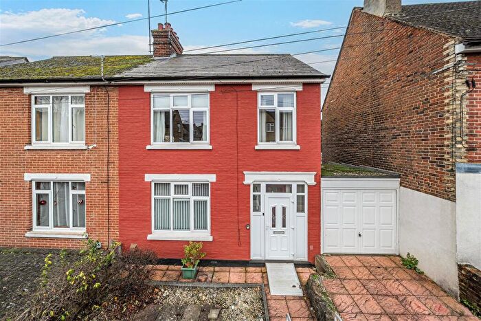 3 Bedroom Semi Detached House For Sale In Hartnup Street, Maidstone, ME16