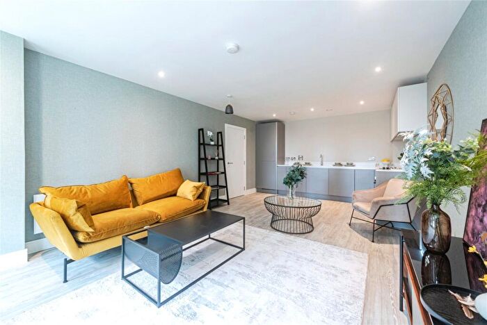 2 Bedroom Flat For Sale In Kings Road, Newbury, Berkshire, RG14