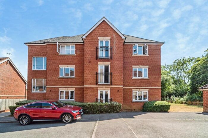 3 Bedroom Flat For Sale In Darwin Close, Medbourne, Milton Keynes, MK5