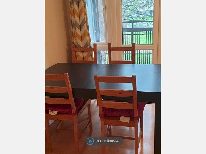 3 Bedroom Flat To Rent In White City, London, W12