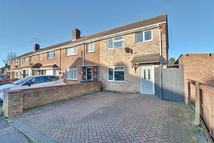 2 Bedroom Property For Sale In Sunwood Road, Havant, PO9