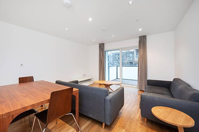 2 Bedroom Flat To Rent In Early Rivers, Stratford, London, E20