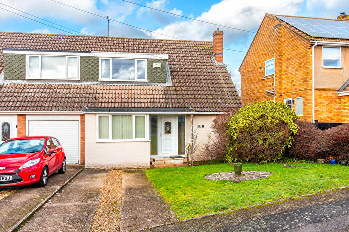 3 Bedroom Semi Detached House For Sale In Meadow Walk, Higham Ferrers, NN10