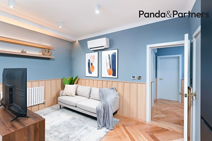 3 Bedroom Flat To Rent In Kenway Road, London, SW5