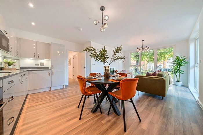 2 Bedroom Flat For Sale In Hadlow Road, Sidcup, DA14