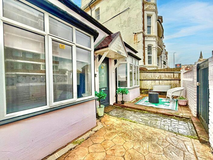 1 Bedroom Bungalow For Sale In Sea Road, Bexhill-On-Sea, TN40