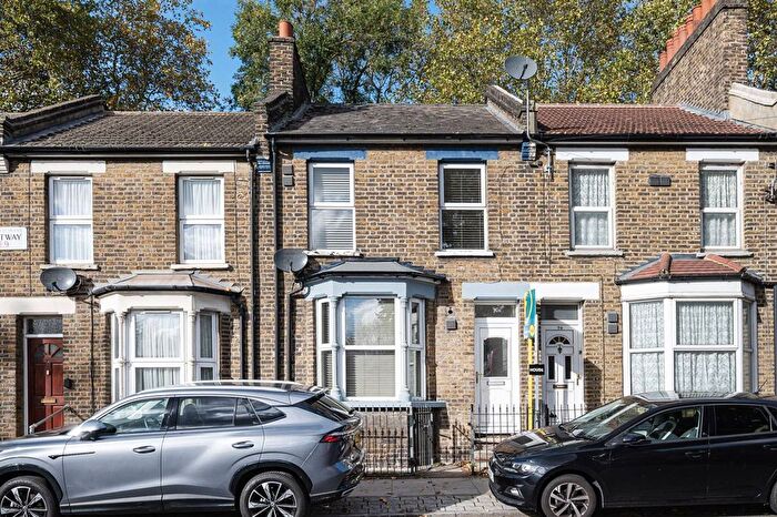 2 Bedroom Terraced House For Sale In Eastway, Hackney Wick, London, E9