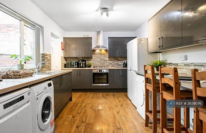 6 Bedroom Semi-Detached House To Rent In Albert Grove, Nottingham, NG7