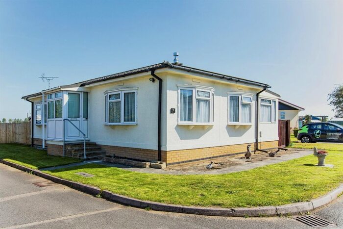 2 Bedroom Park Home For Sale In Berry Green Park, Clopton, Kettering, NN14