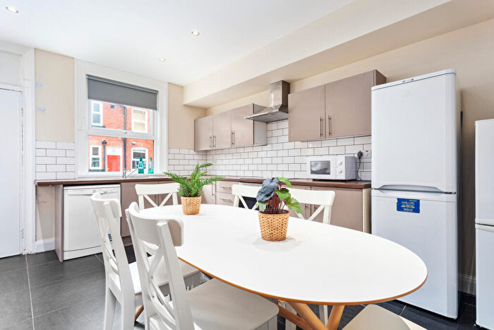 5 Bedroom Terraced House To Rent In Hessle Terrace, Hyde Park, Leeds, LS6